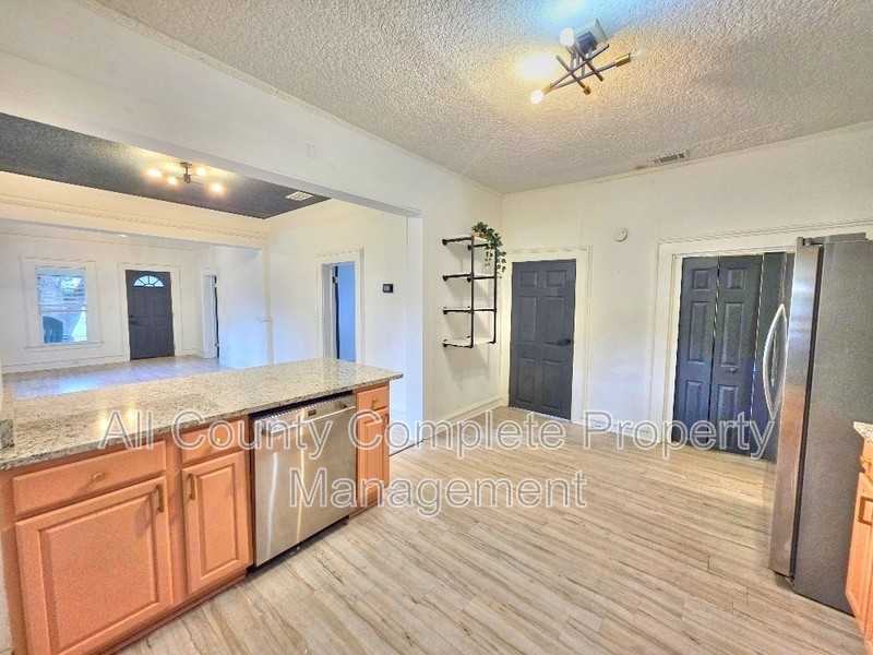 3058 Phyllis Street - Photo 5 of 28