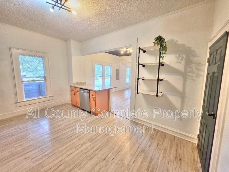 3058 Phyllis Street - Photo 6 of 28