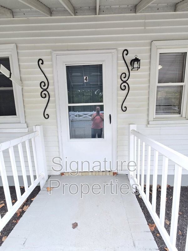 773 Long Point Rd #4