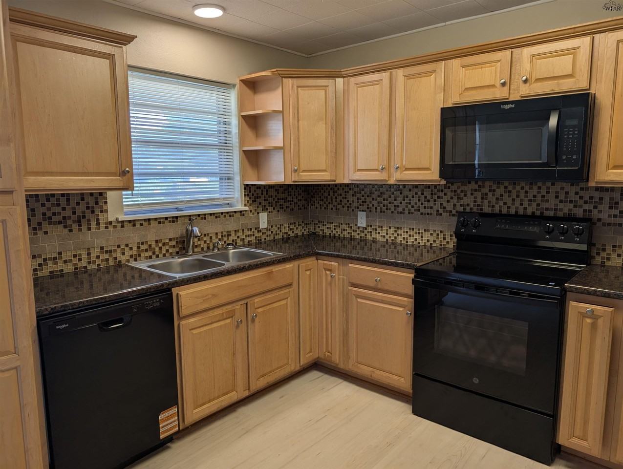 3907 Peggy Dr - Photo 4 of 12