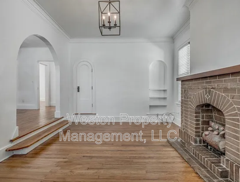 1428 Nw 45th St - Photo 4 of 20