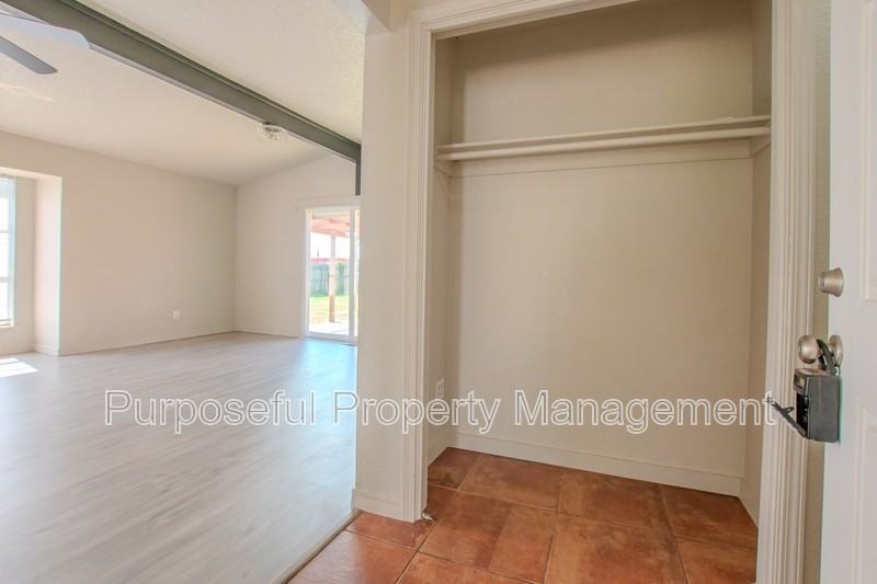 501 N Peniel St - Photo 3 of 27