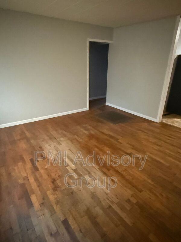 806 W 2nd St - Photo 3 of 10