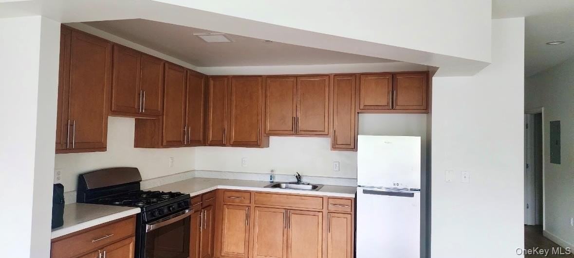 668 Snediker Ave #3 - Photo 2 of 6