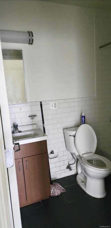 668 Snediker Ave #3 - Photo 3 of 6