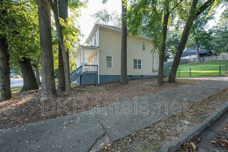 1331 Memorial Dr Se - Photo 2 of 27