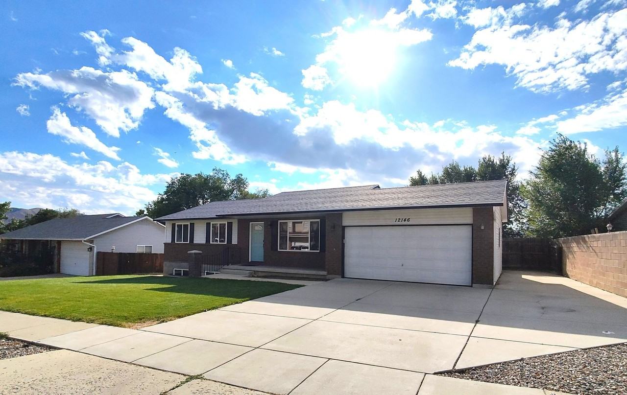 12146 S Pineridge Rd - Photo 2 of 46