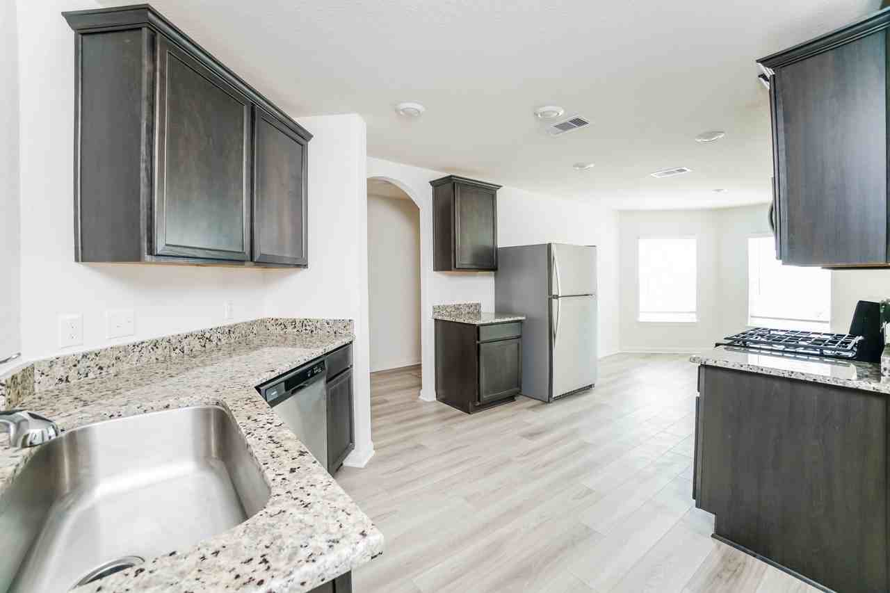 26709 Frost Dr - Photo 6 of 29