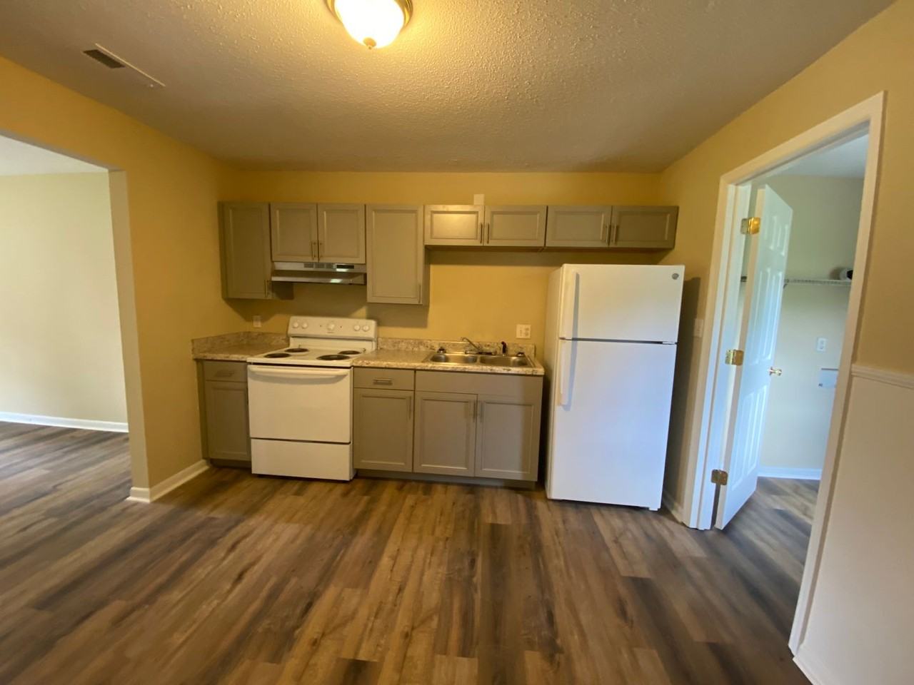 2232 Basswood Pl Se #B - Photo 6 of 10