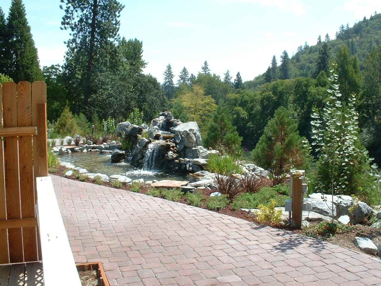 960 2nd Ave - Photo 2 of 16