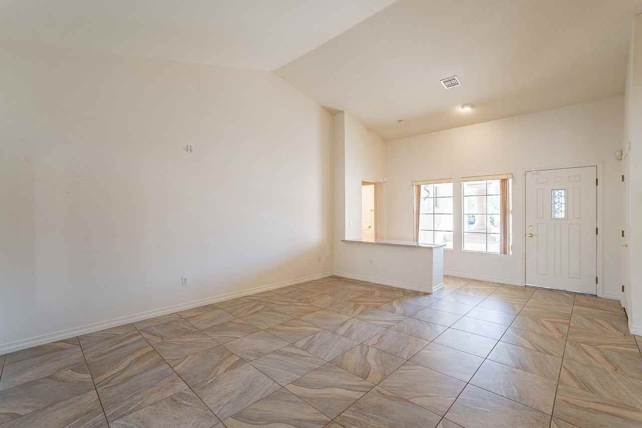 2825 Castle Bar Drive - Photo 4 of 36