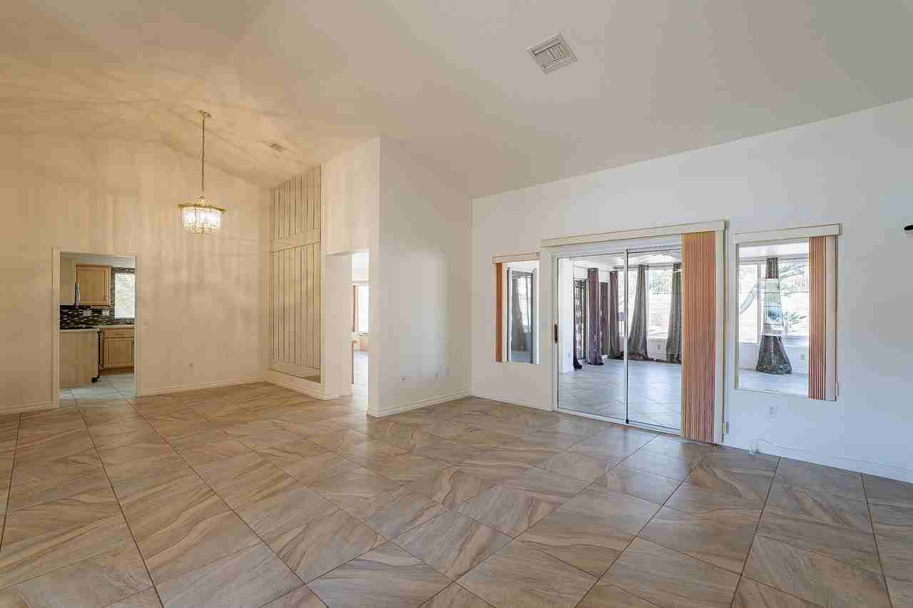 2825 Castle Bar Drive - Photo 7 of 36