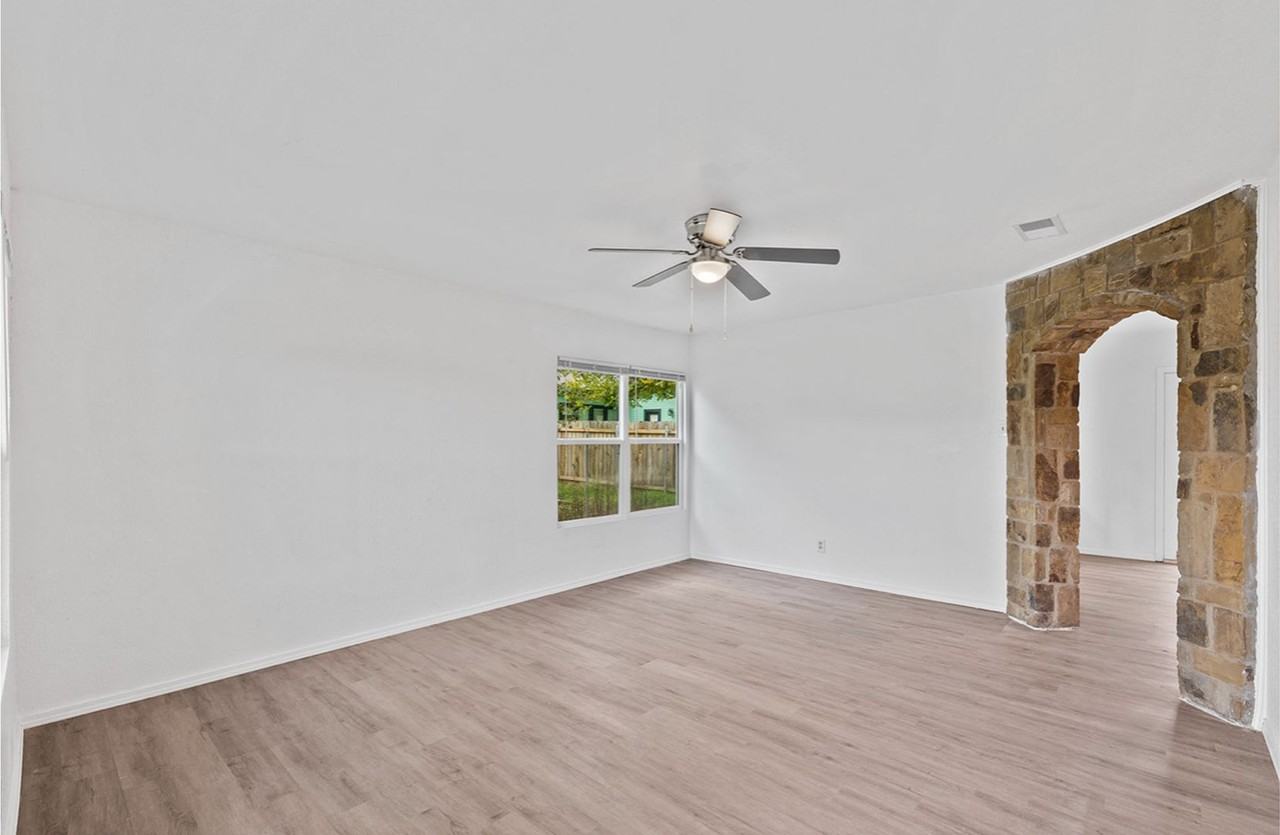 704 E Mcneil Rd - Photo 3 of 14