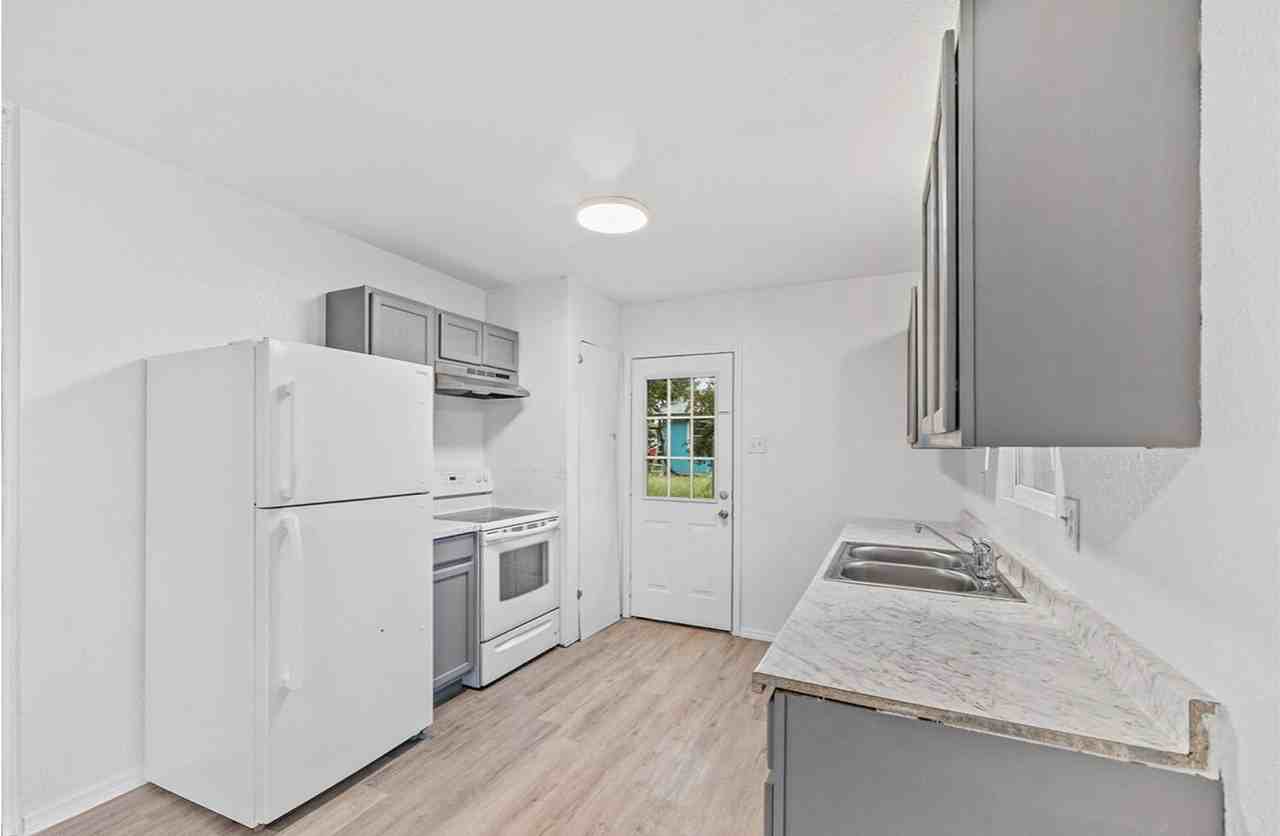 704 E Mcneil Rd - Photo 5 of 14