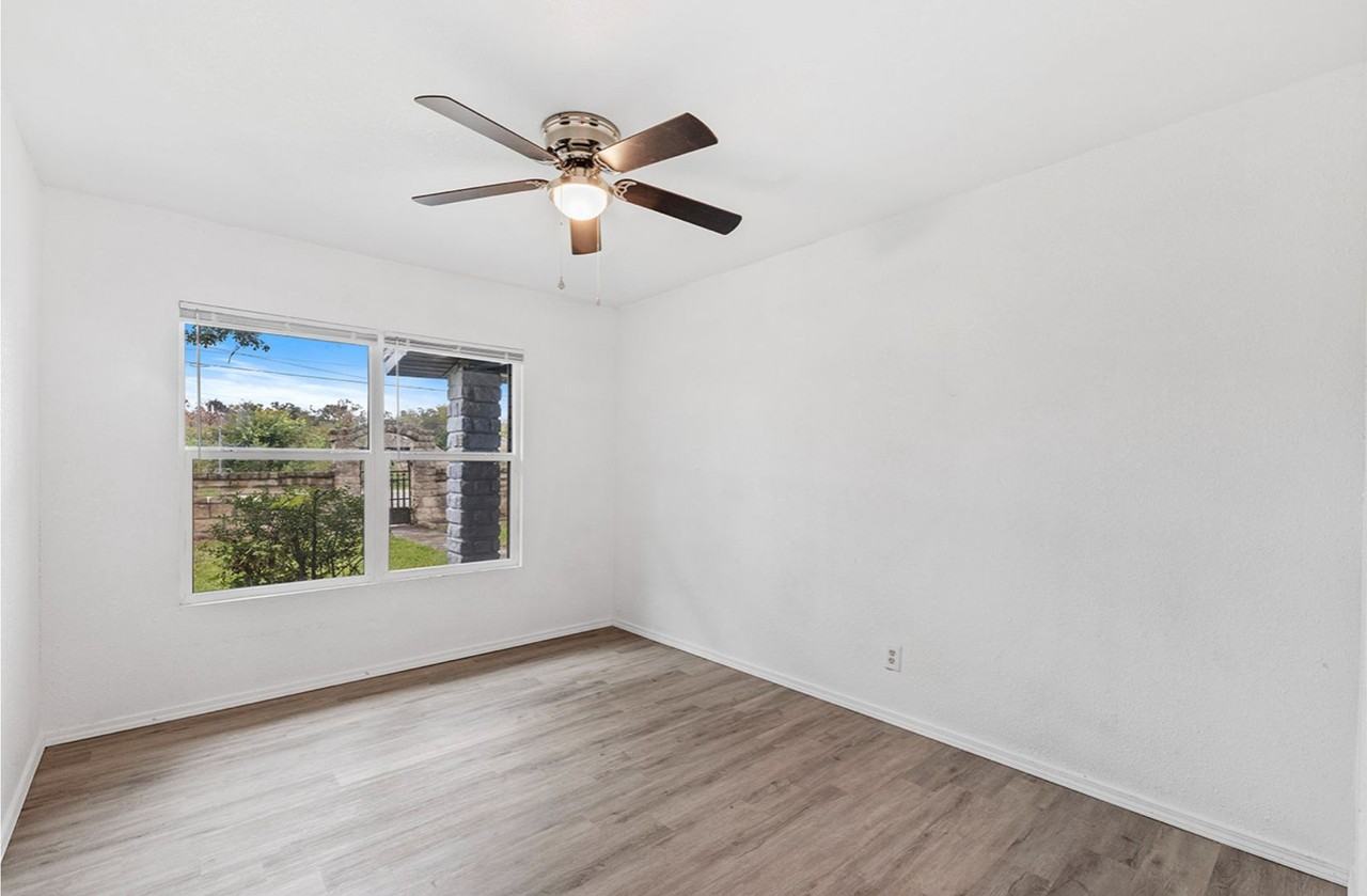 704 E Mcneil Rd - Photo 7 of 14