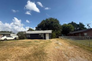 203 W Dove Lane - Photo 1 of 1
