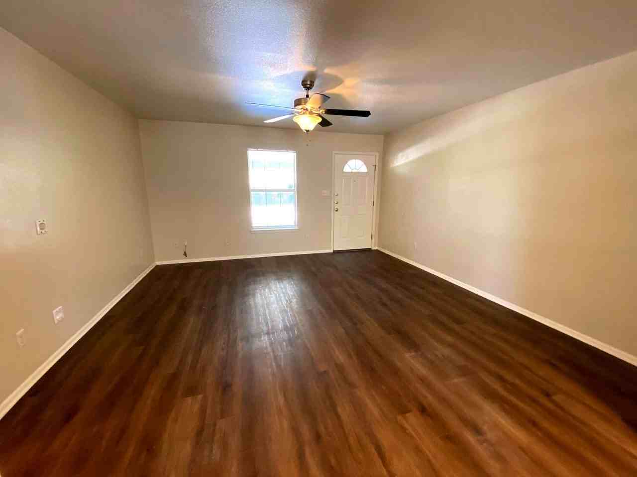 126 S Mansfield St #B - Photo 4 of 14