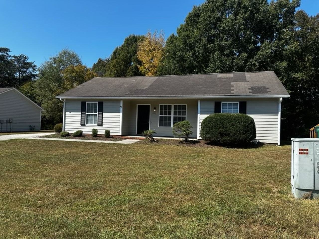 2711 Ingleside Drive - Photo 4 of 35