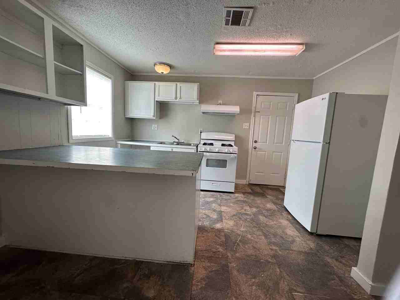 2411 11th St - Photo 3 of 10