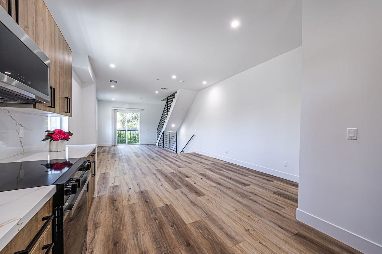 4445 1/2 Auckland Ave - Photo 6 of 34