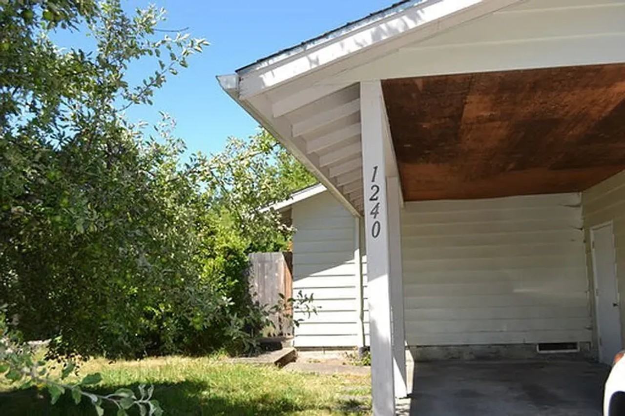 1240 Nw 26th St - Photo 2 of 14