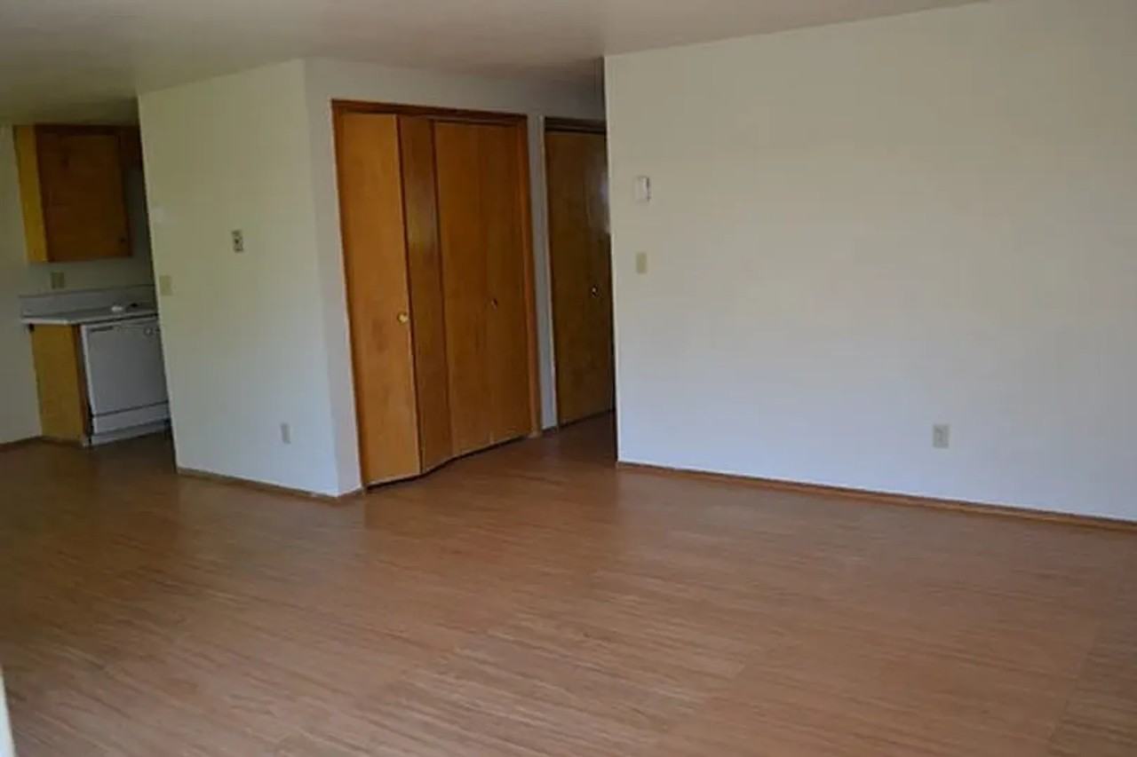 1240 Nw 26th St - Photo 6 of 14