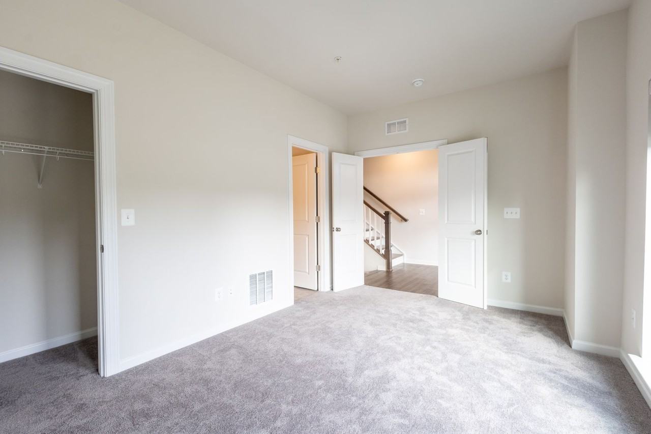 16650 Crabbs Branch Way - Photo 2 of 35