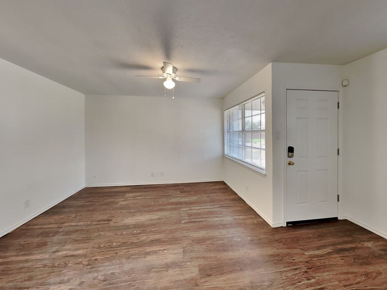 2503 Roberts Circle - Photo 2 of 16