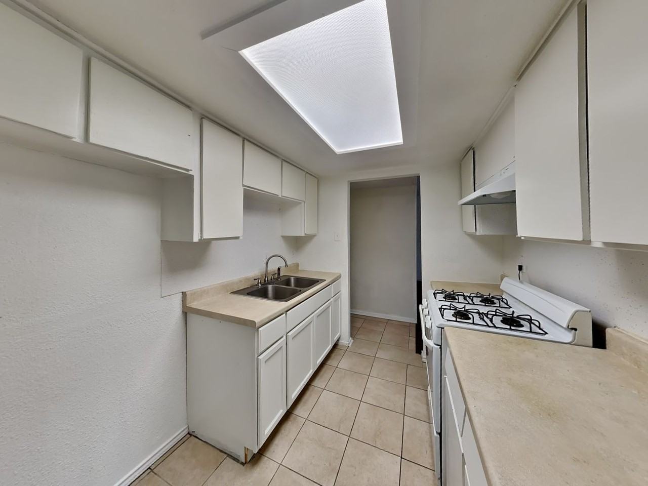 2503 Roberts Circle - Photo 3 of 16