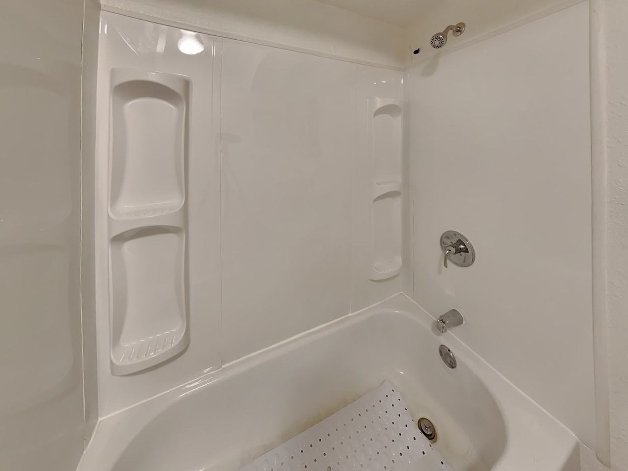 2503 Roberts Circle - Photo 5 of 16