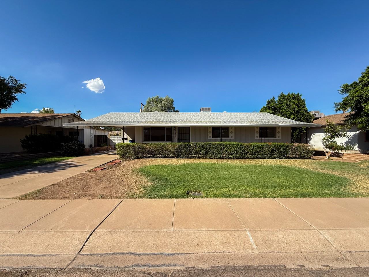 834 W 10th St - Photo 2 of 26