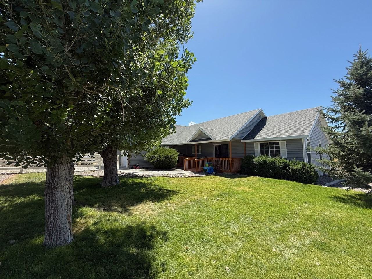 204 Edgebrook Dr - Photo 2 of 12