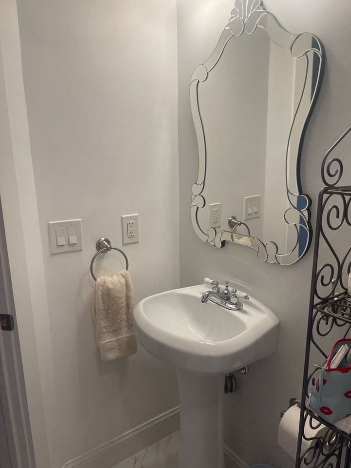 147 Rhode Island Ave Nw - Photo 4 of 5