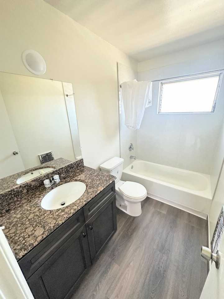 14555 Blythe St #22 - Photo 4 of 8