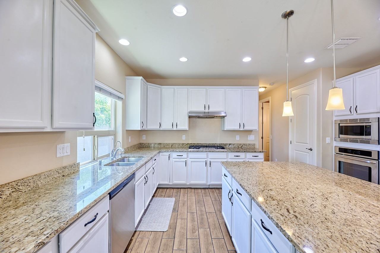 116 E Lynx Pl - Photo 3 of 50