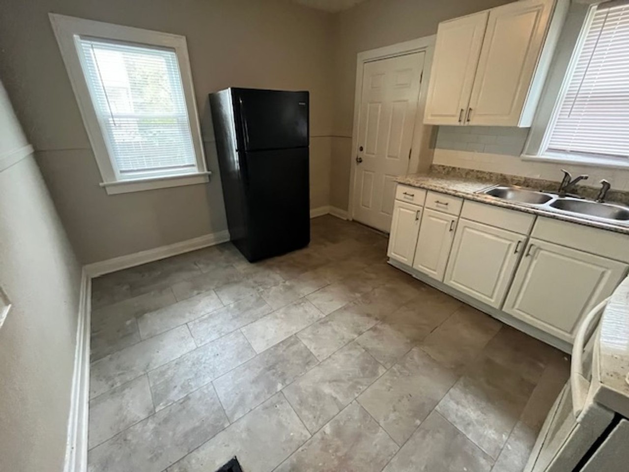 1134 S Champion Ave - Photo 4 of 12