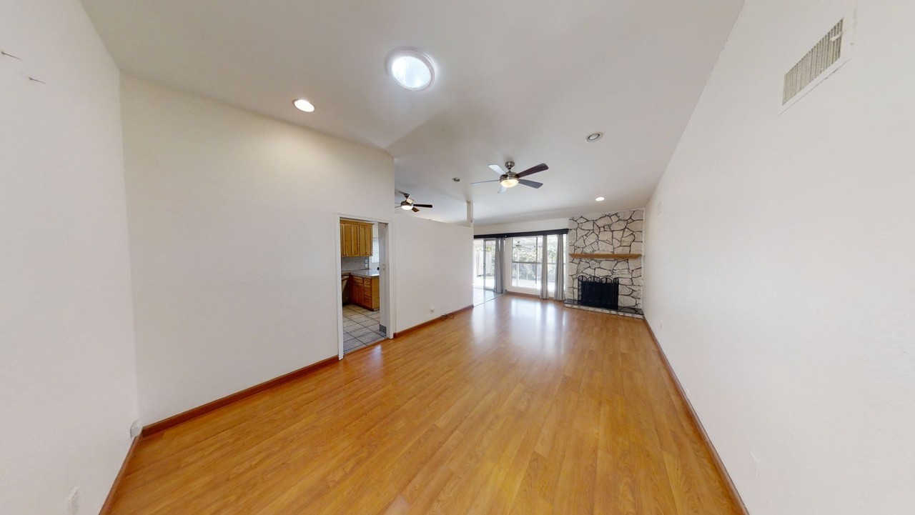 5561 Baja Dr - Photo 4 of 19