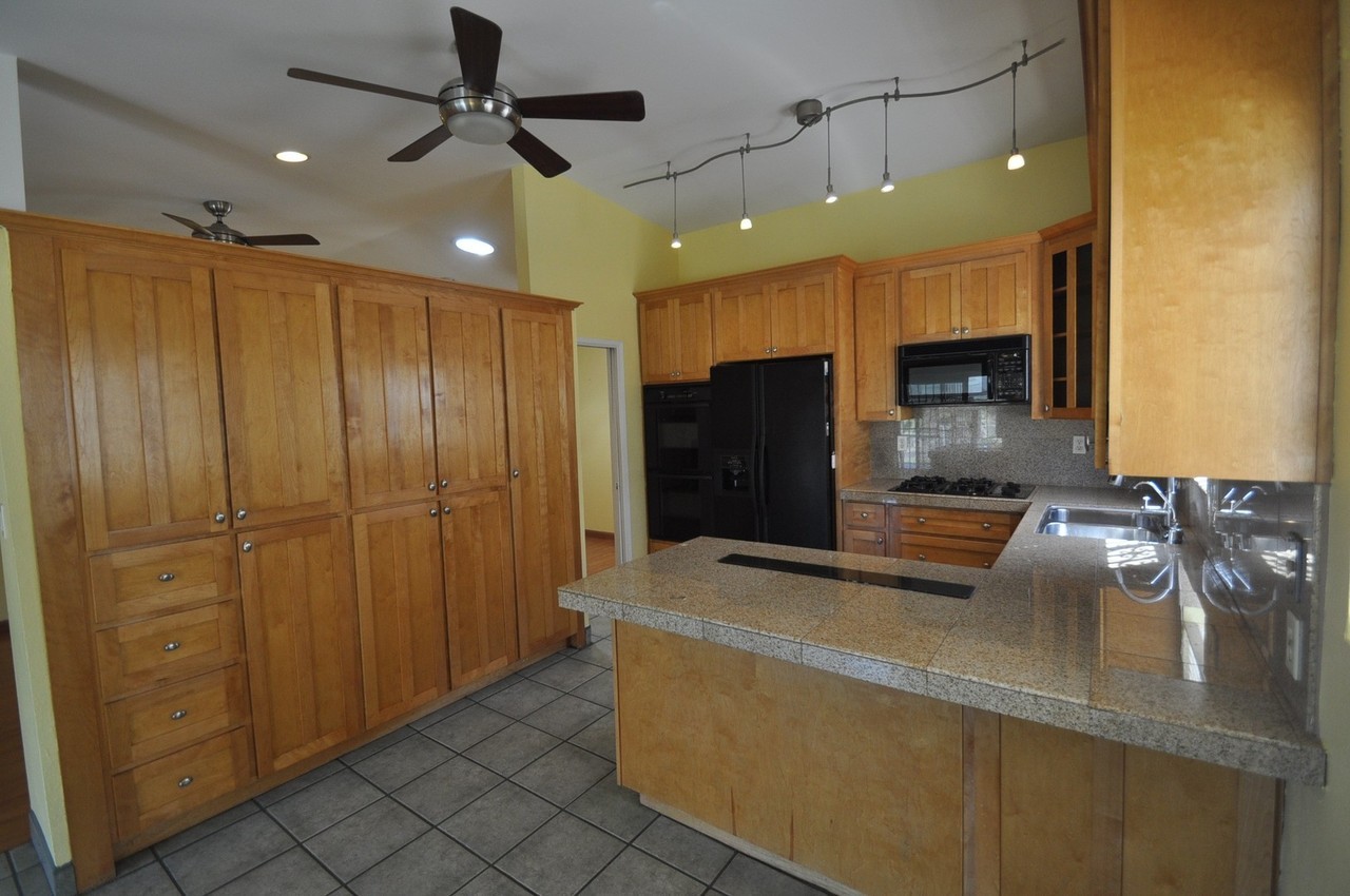 5561 Baja Dr - Photo 6 of 19