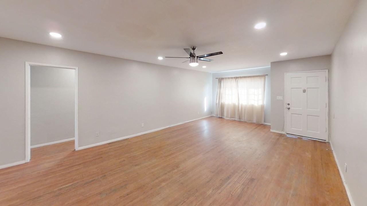 5054 Rockford Drive - Photo 5 of 24