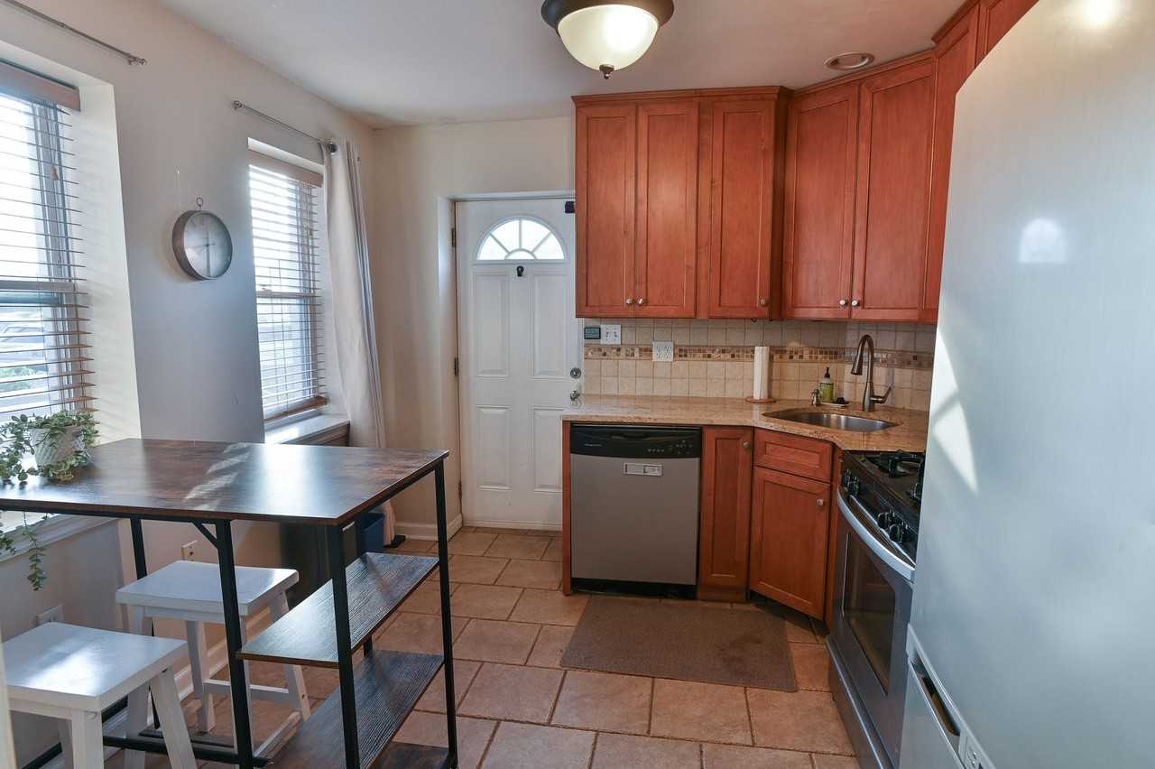 113 Vine Street - Photo 4 of 32