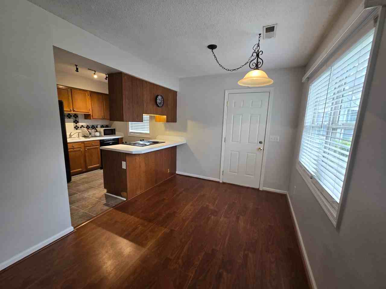 121 Bayberry Dr - Photo 3 of 9