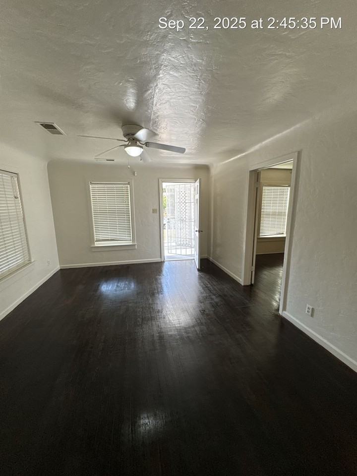 1006 N Conyer St - Photo 3 of 23