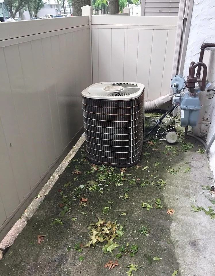 114 Surfside Plz - Photo 2 of 15