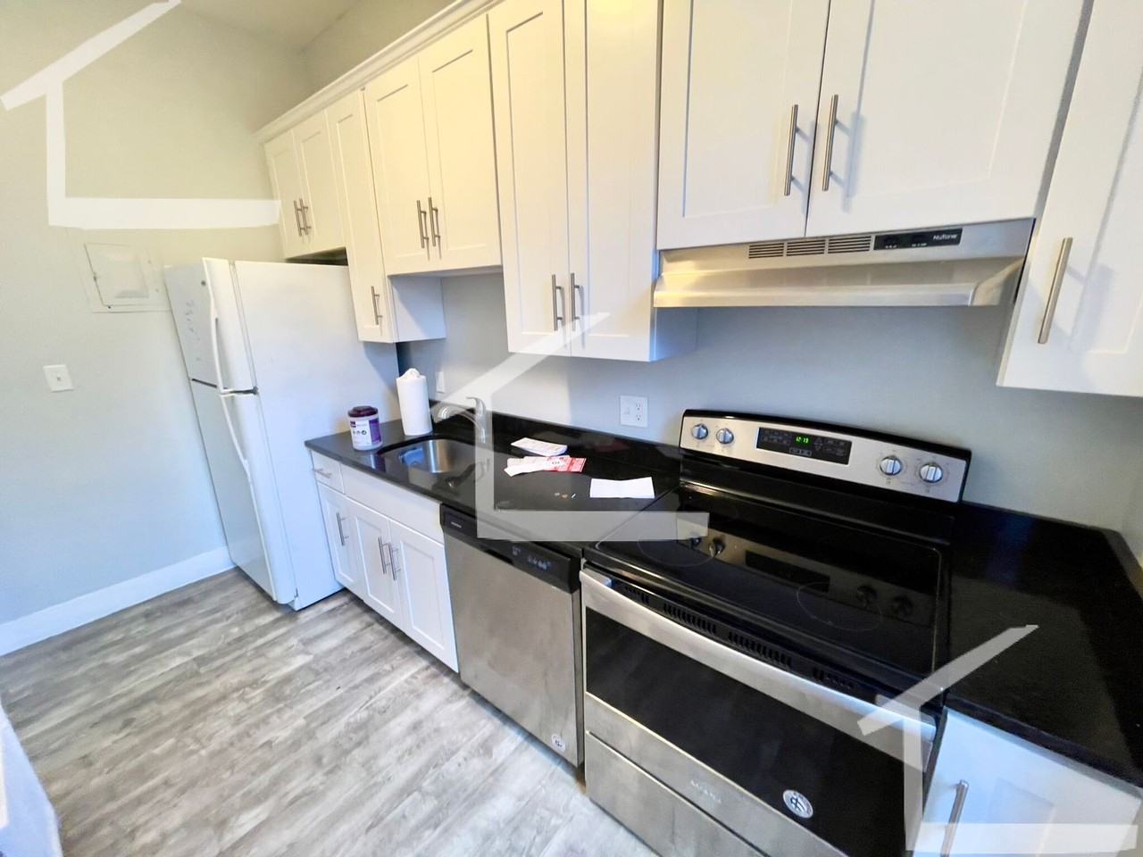 1712 Beacon St - Photo 5 of 16