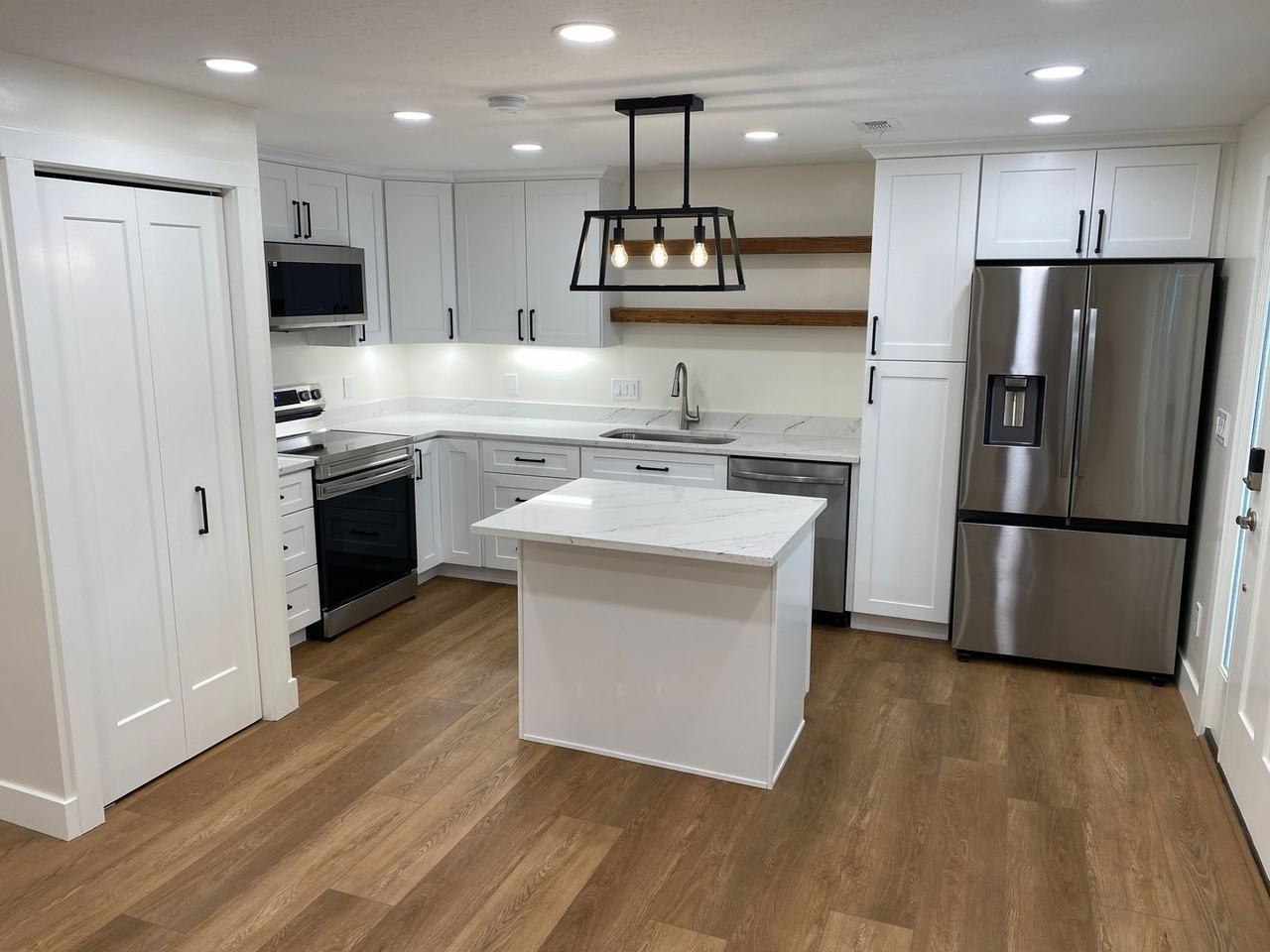 362 Hillside Cir - Photo 4 of 22