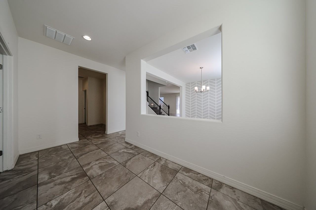 17965 West Encinas Lane - Photo 7 of 50