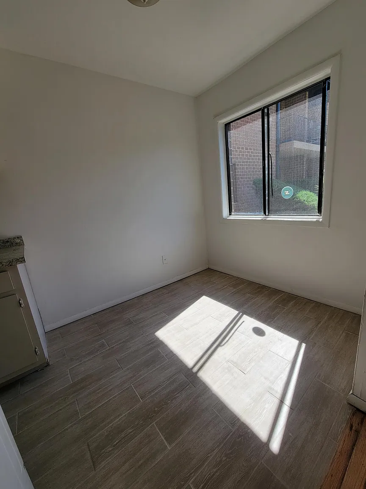 31 Bay Ter Fl - Photo 3 of 5