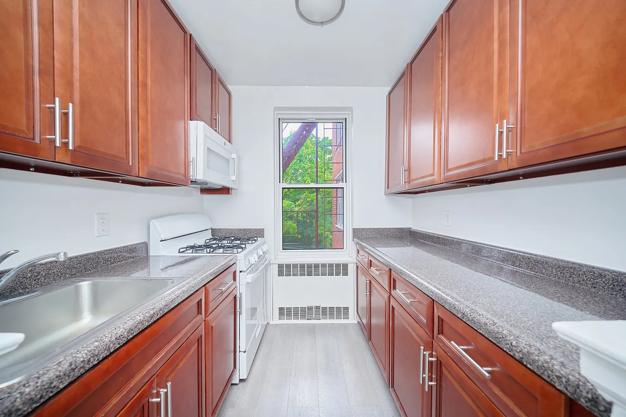 500 Kappock St - Photo 2 of 7