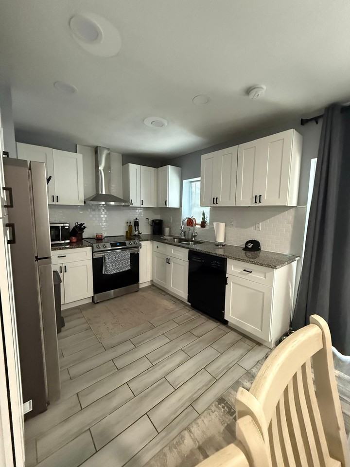 4535 Arch St - Photo 3 of 36