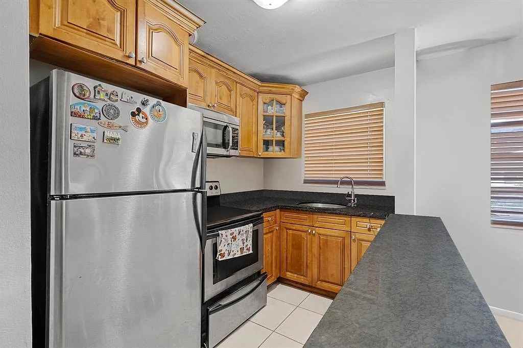 9375 Sw 40Th Ter - Photo 3 of 18